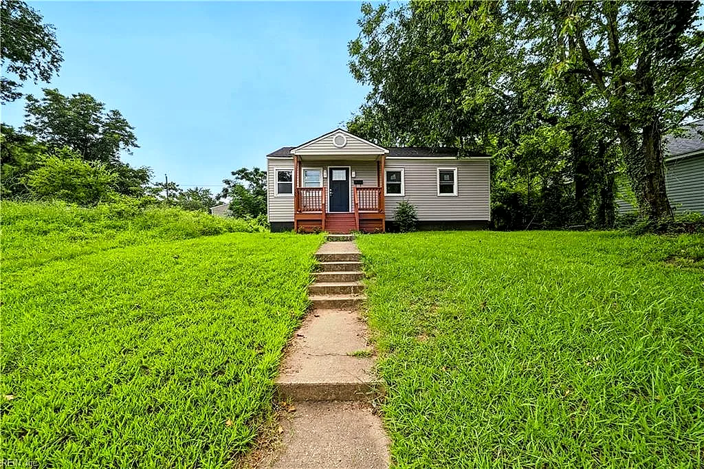 123 Ash AVE, NEWPORT NEWS VA 23607
