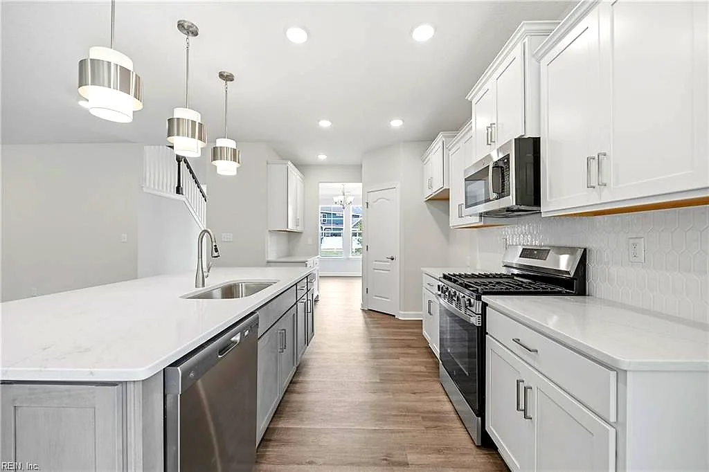 328 Tarn Ct, Suffolk — photo
