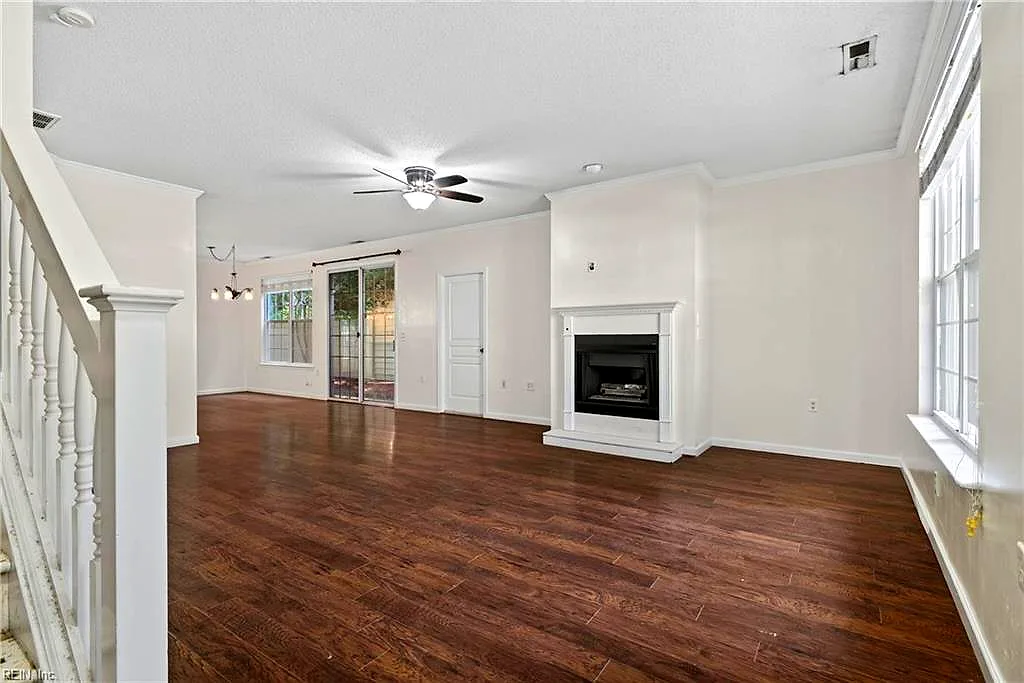 5877 Echingham Dr, Virginia Beach — photo