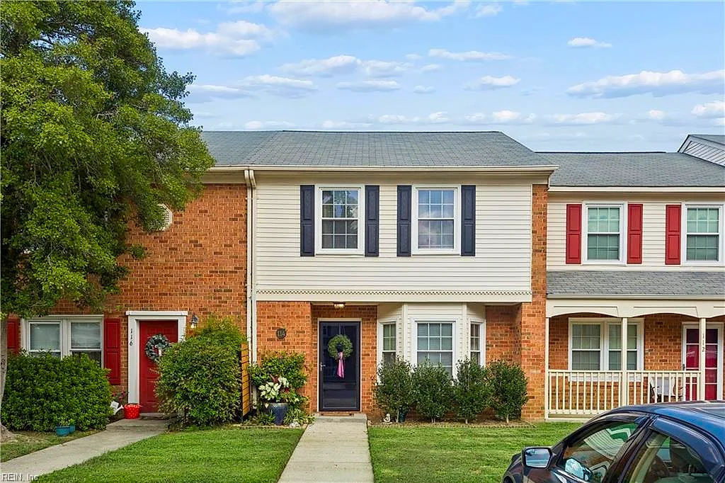 114 Choisy Cres, Yorktown — photo
