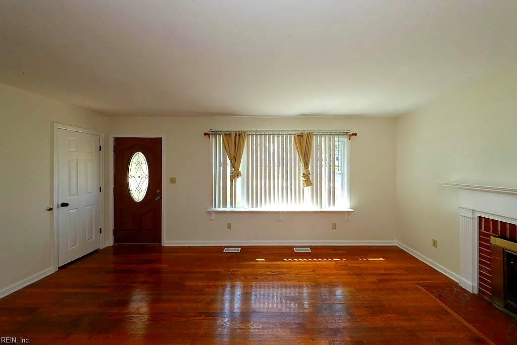 317 Beechmont Dr, Newport News — photo
