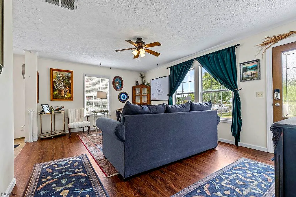 402 E Main St, Wakefield — photo