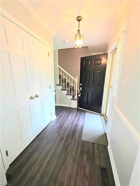 415 Rosewood Ln, Yorktown — photo