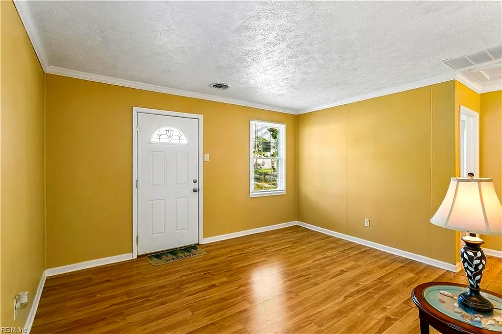 650 Grimes Rd, Hampton — photo