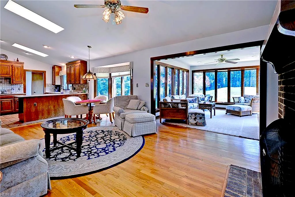 527 Thomas Bransby, Williamsburg — photo