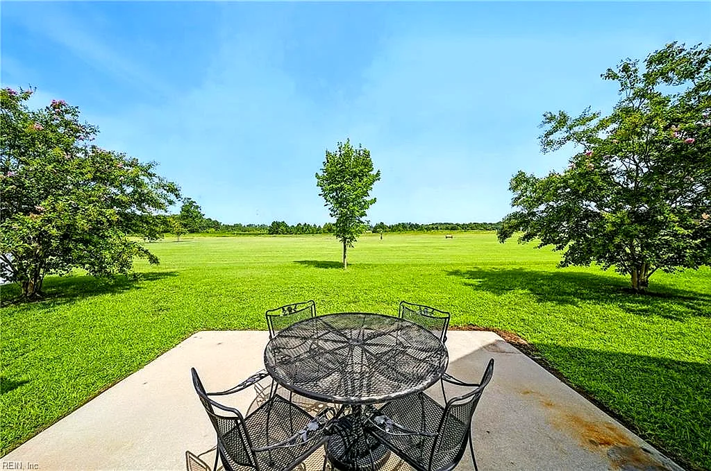 122 Oak Hill Ln, Smithfield — photo