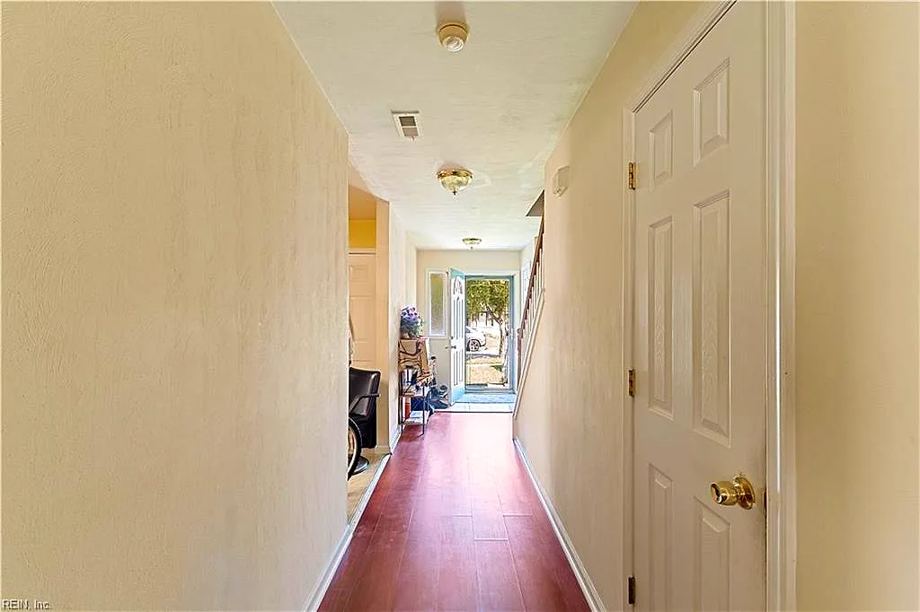 969 Avenue E, Norfolk — photo