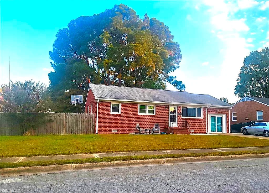 311 Hercules DR, HAMPTON VA 23669