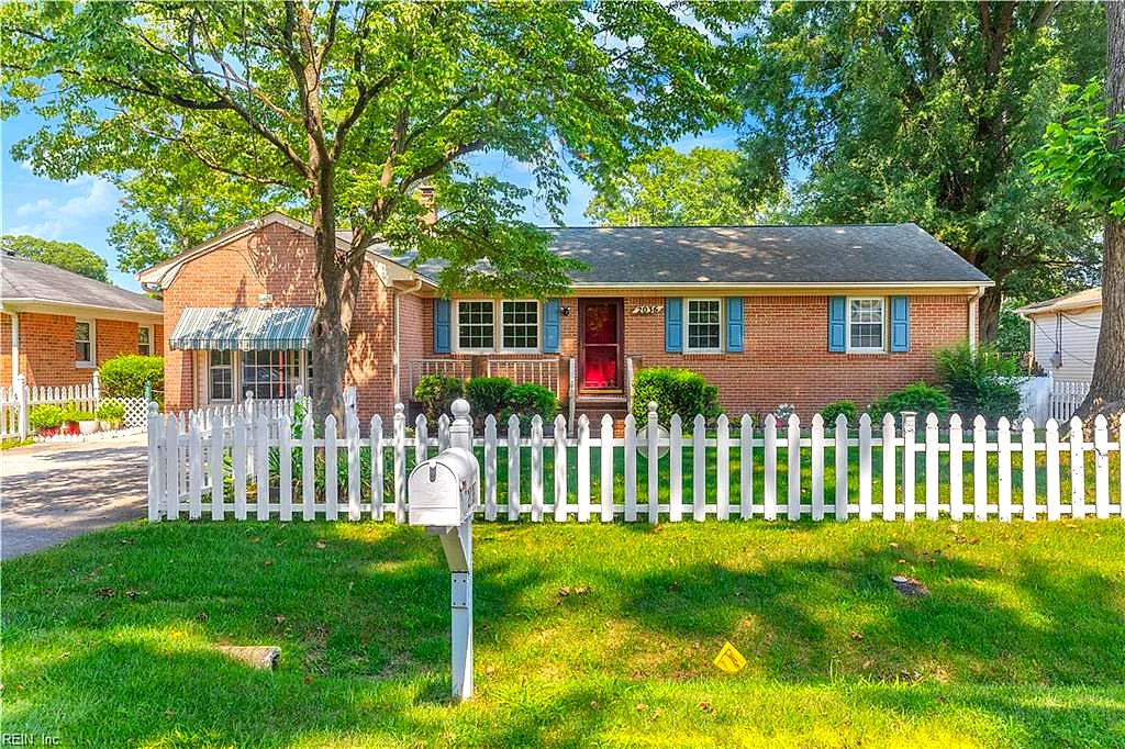 2036 English AVE, CHESAPEAKE VA 23320
