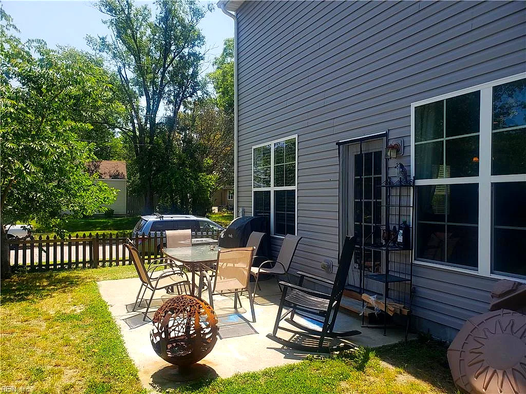 328 Cherry St, Norfolk — photo