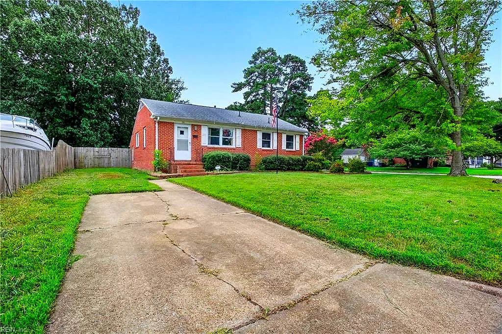 130 Albany Dr, Hampton — photo