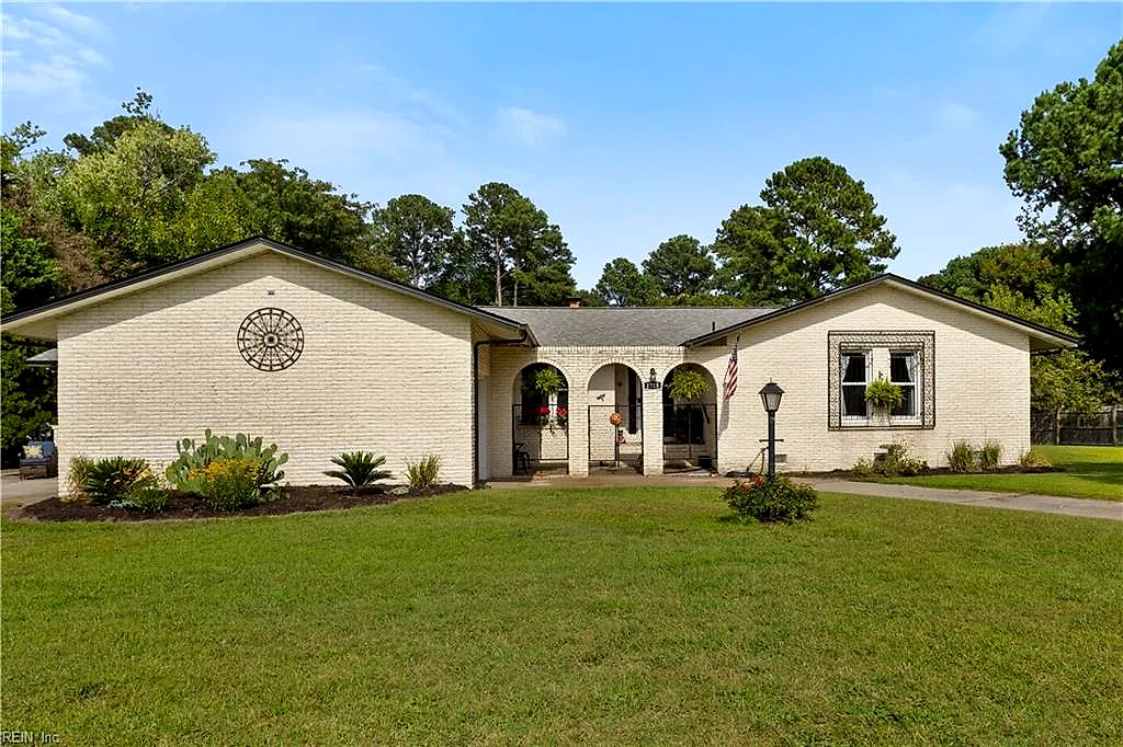 1715 Holly View Dr, Gloucester Point — photo