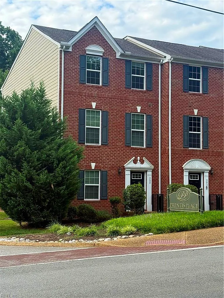 315 W Constance Rd #200, Suffolk — photo