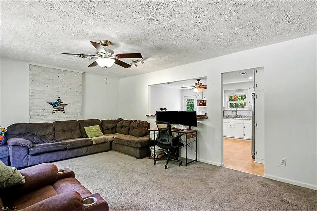 7042 East View Rd, Hayes — photo