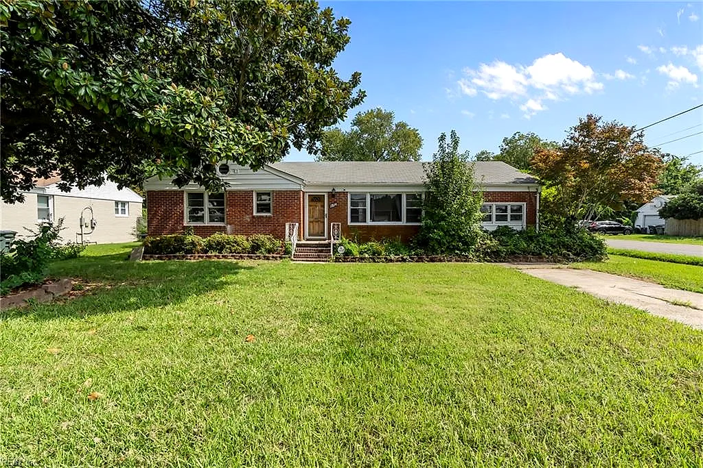 1814 Canterbury RD, HAMPTON VA 23666