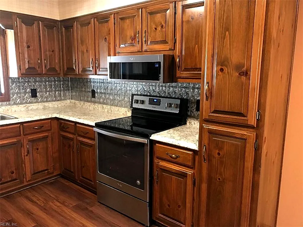 31 Valmoore Dr, Poquoson — photo