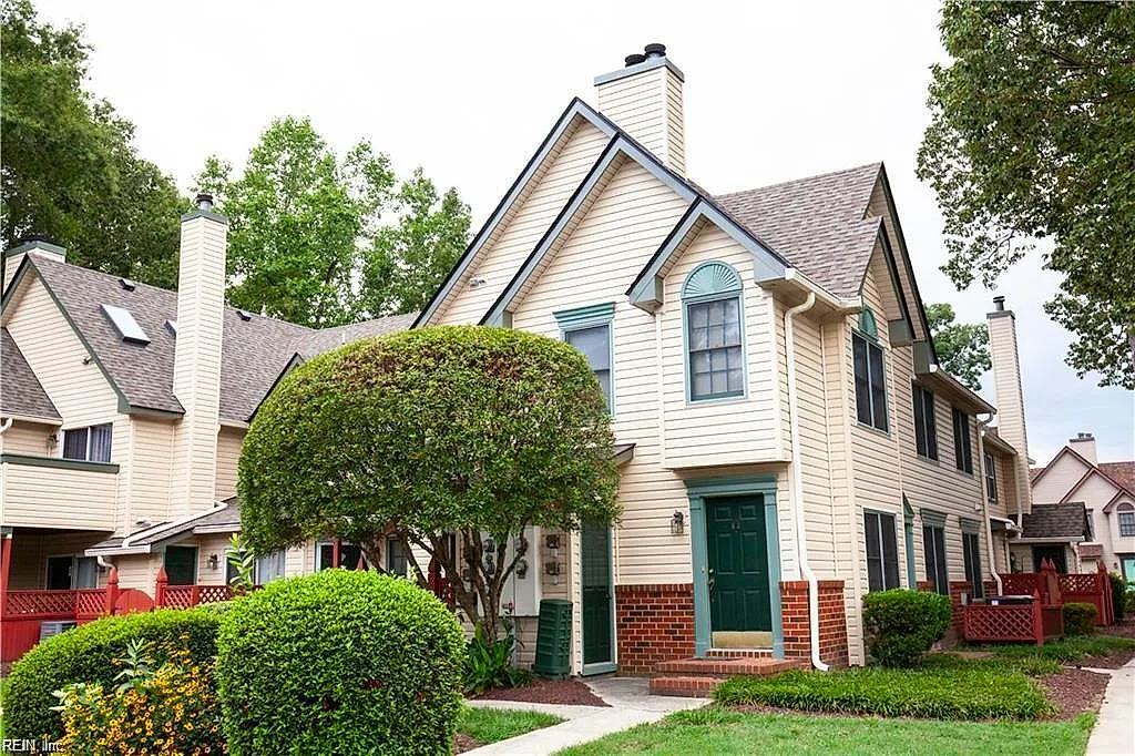 6 Tamarisk Quay #J, Hampton — photo
