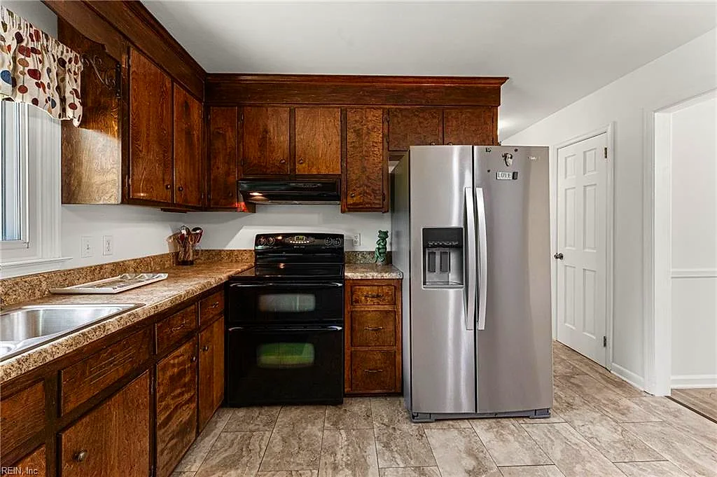 1 Garrett Dr, Hampton — photo