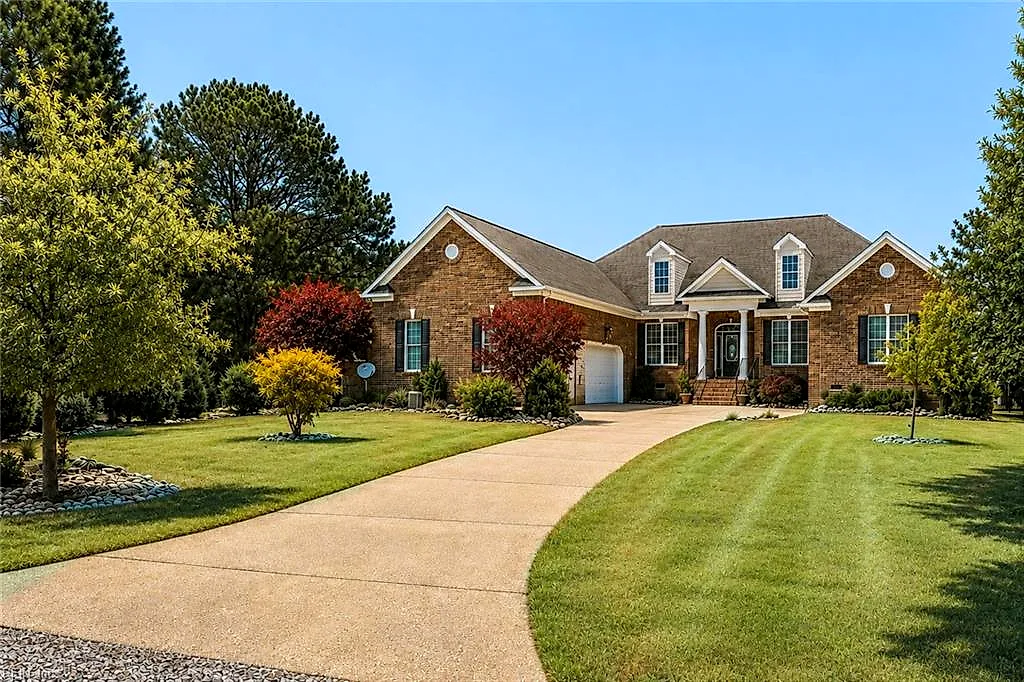 1403 Dare RD, YORKTOWN VA 23692