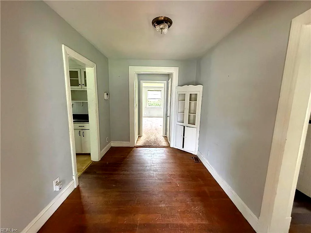 165 Commodore Dr, Norfolk — photo