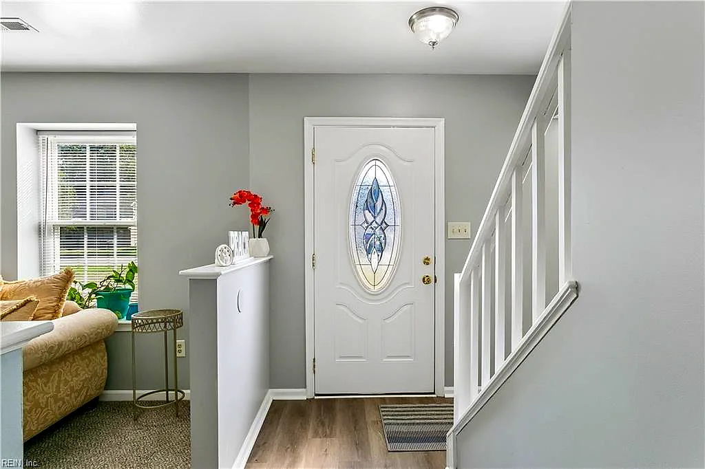 121 Springdale Way, Hampton — photo
