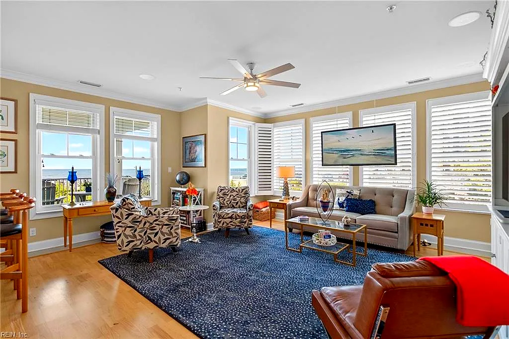 3800 Dupont Cir Cir #206, Virginia Beach — photo