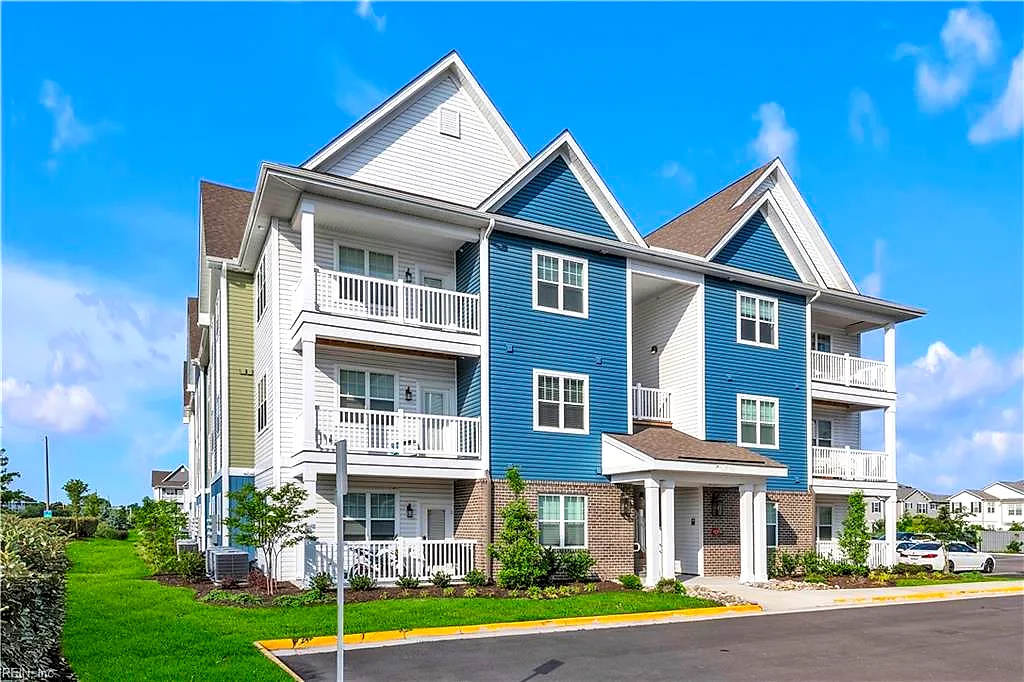 1732 Dromolin Dr #305, Virginia Beach — photo