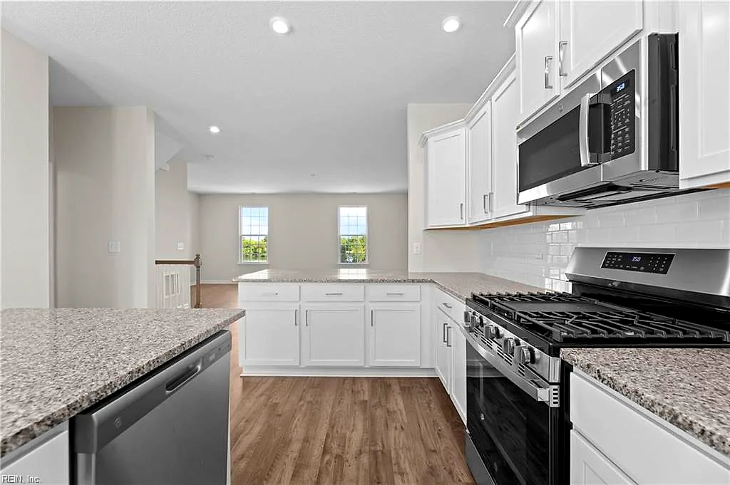 186 Freeman Dr, Hampton — photo