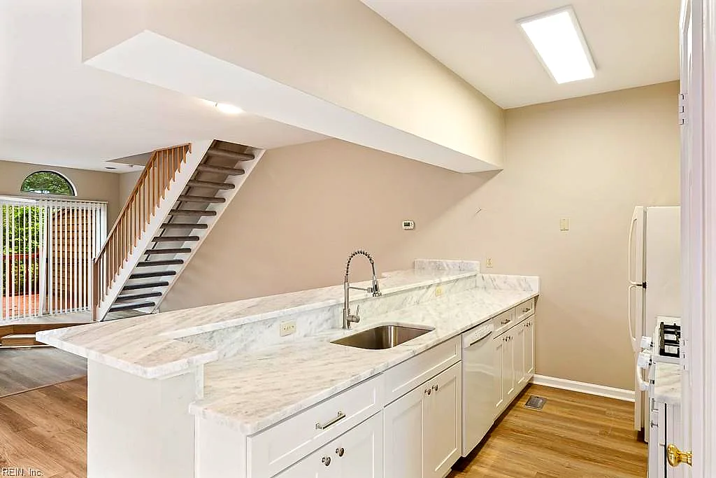 2159 Woodlawn Ave, Virginia Beach — photo