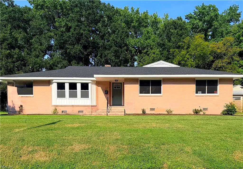 10 C C Spaulding DR, HAMPTON VA 23666