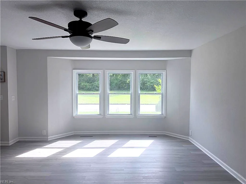 10 C C Spaulding Dr, Hampton — photo