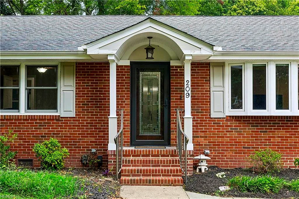 209 E Mcginnis Cir, Norfolk — photo