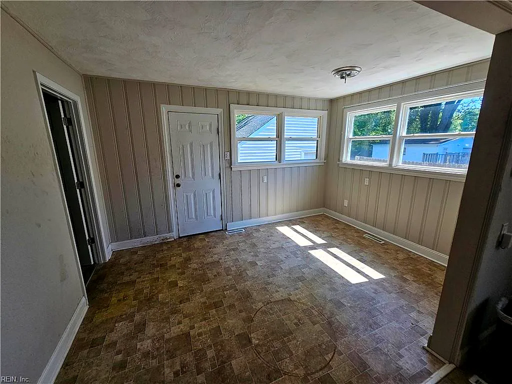8 Fairview Cir S, Portsmouth — photo