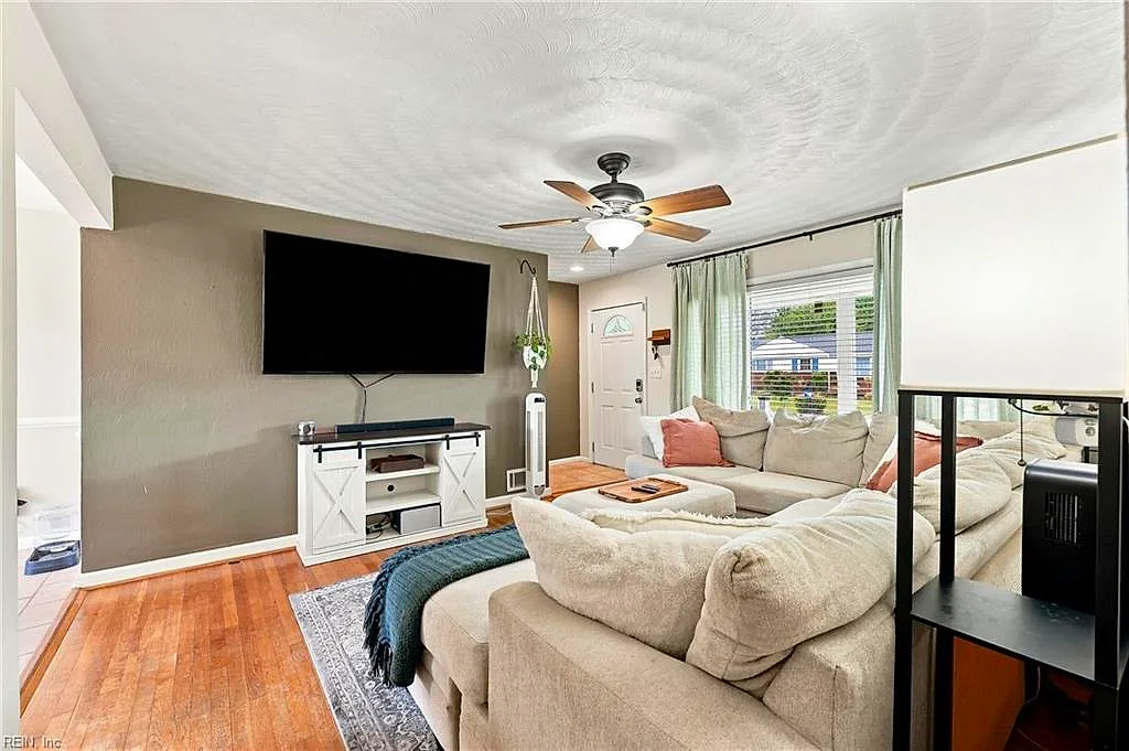 202 Sequoia Rd, Portsmouth — photo