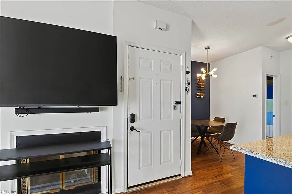 869 Little Bay Ave #2, Norfolk — photo
