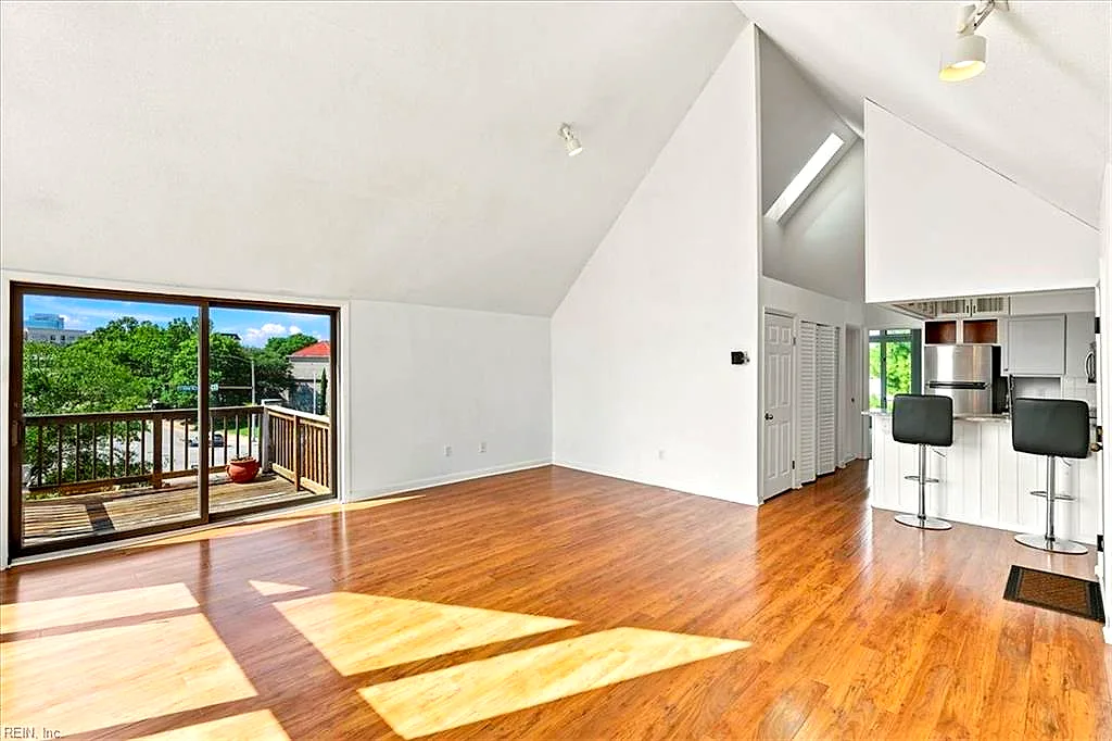 696 Mowbray Arch #650, Norfolk — photo
