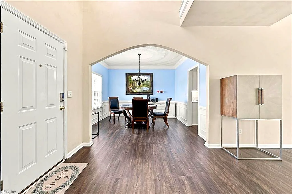 207 Catalpa Ct, Suffolk — photo