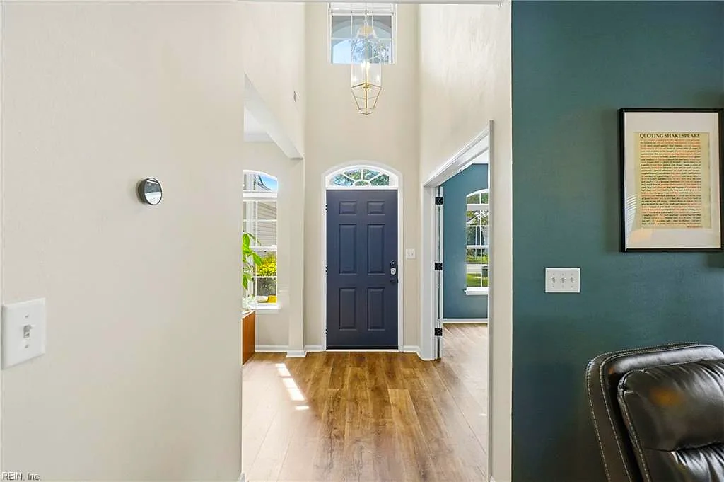 978 Holbrook Dr, Newport News — photo