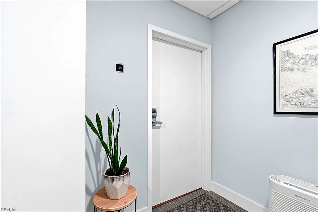 215 Brooke Ave #104, Norfolk — photo