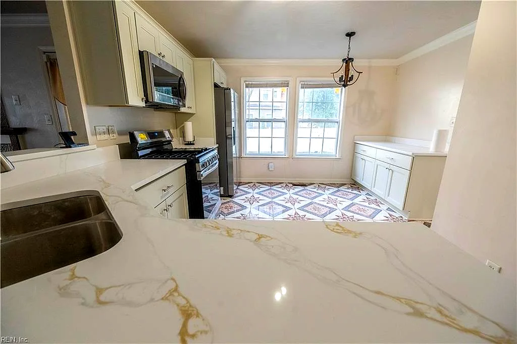 114 E Indian River Rd, Norfolk — photo