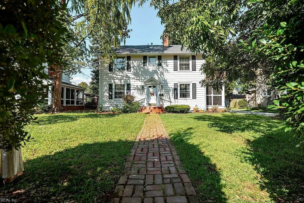 40 Pear AVE, HAMPTON VA 23661