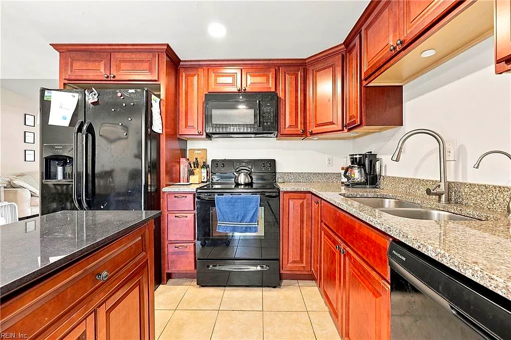 977 Oak Forest Ct, Virginia Beach — photo
