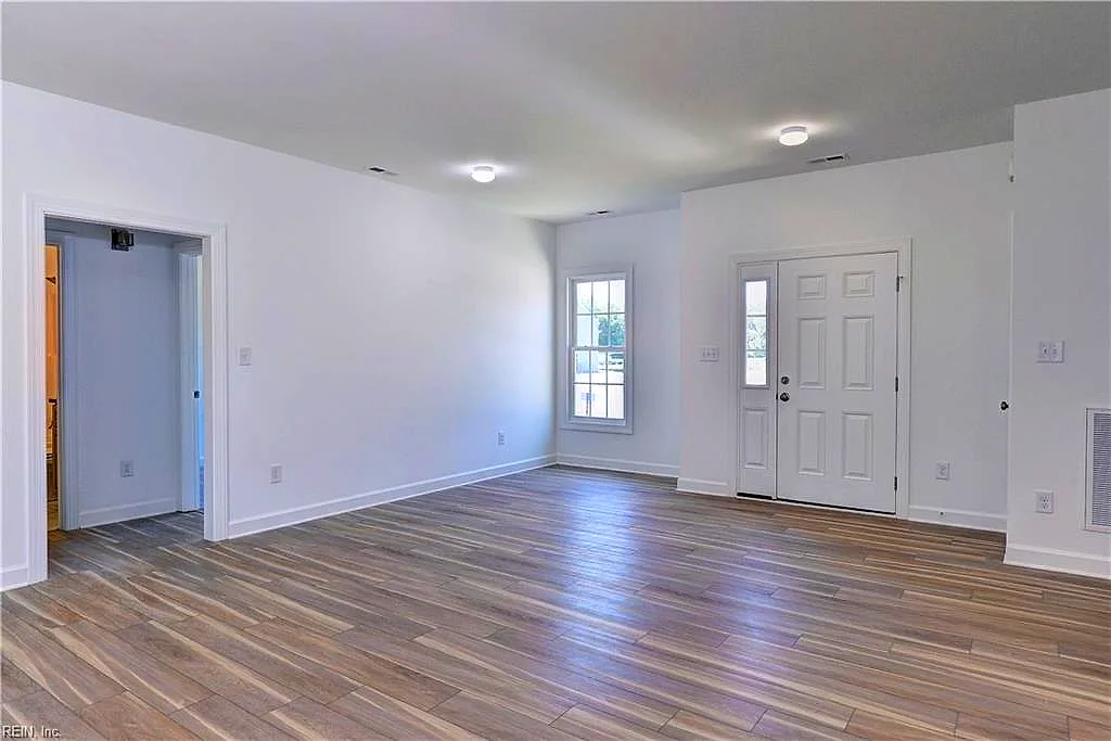 327 Pointers Dr, West Point — photo