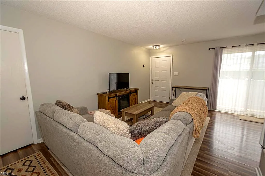 1220 Indian Rd, Virginia Beach — photo
