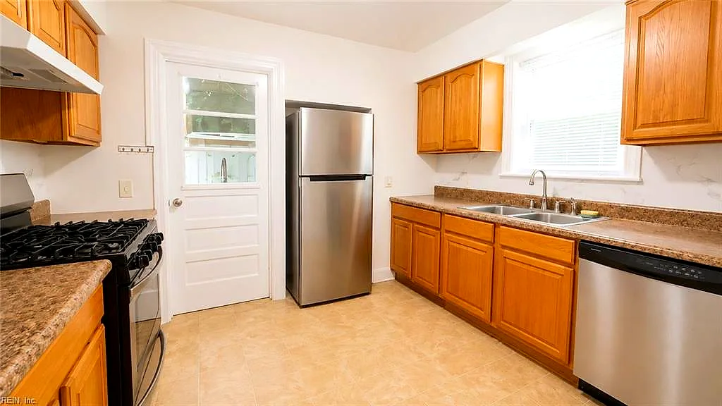 3774 Chatham Cir, Norfolk — photo