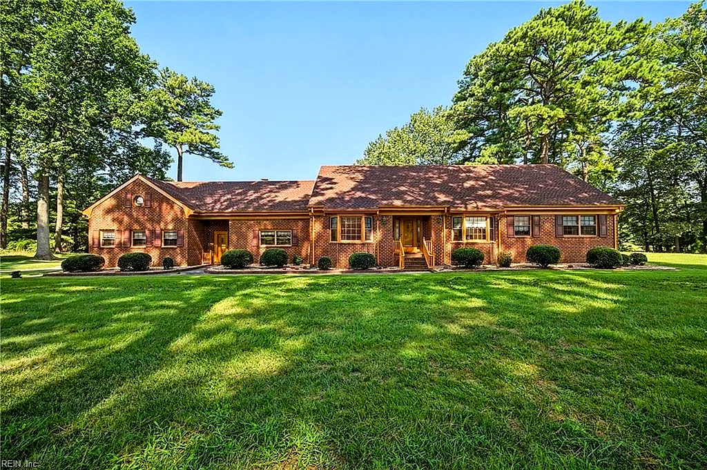 5853 Bernhowe Manor LN, SUFFOLK VA 23435