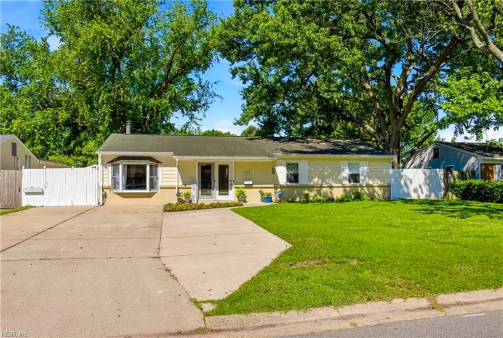 925 Lamplight LN, VIRGINIA BEACH VA 23452