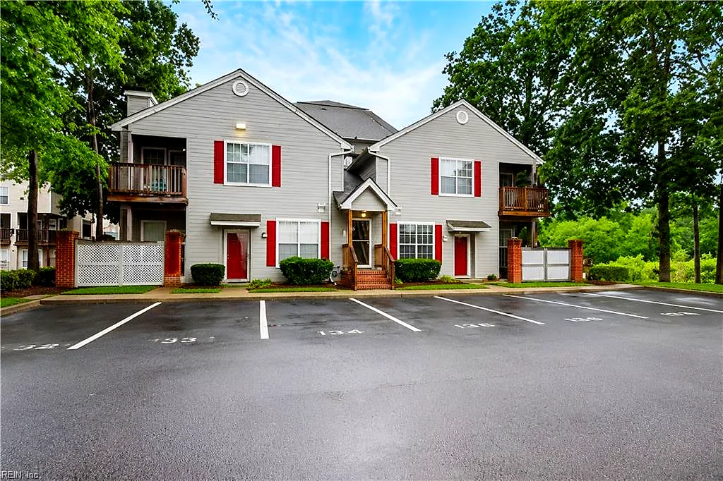 802 Horizon LN, NEWPORT NEWS VA 23602