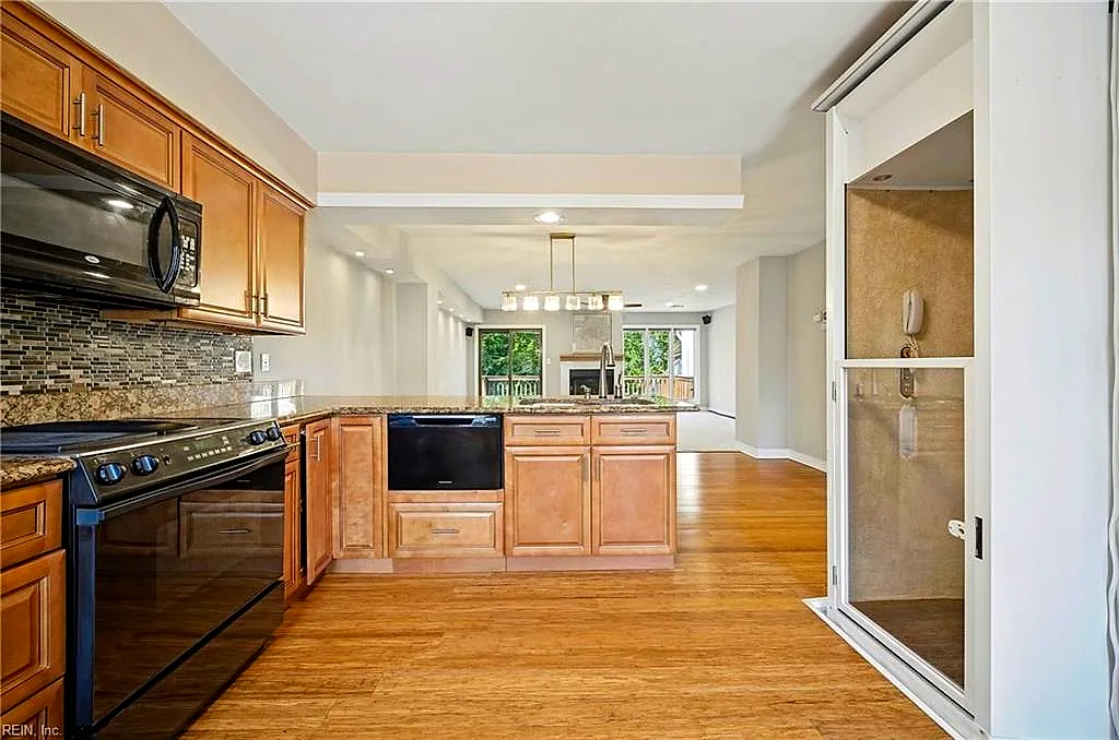 4 Sandie Point Ln #B, Portsmouth — photo