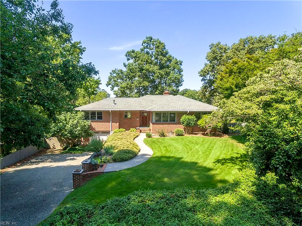 28 Laurel Wood RD, NEWPORT NEWS VA 23602